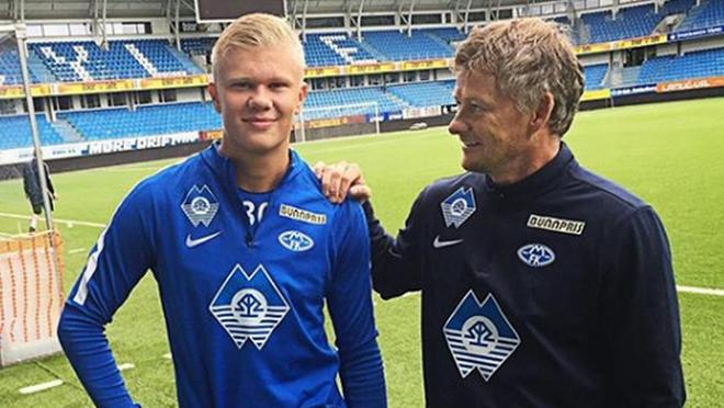 签约仪式📸 ​（签约瞬间📸）