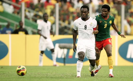 远在迈阿密心系罗马，托蒂和坎德拉用手机观看老东家焦点大战（身在迈阿密仍牵挂罗马，托蒂与坎德拉用手机观看老东家焦点战）