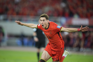 杰伦威半场打爆巴特勒，亚历山大38+3+4，雷霆拒绝22分逆转双杀勇士（杰伦威半场碾压巴特勒，亚历山大38分3板4助，雷霆顶住22分反扑完成对勇士双杀）