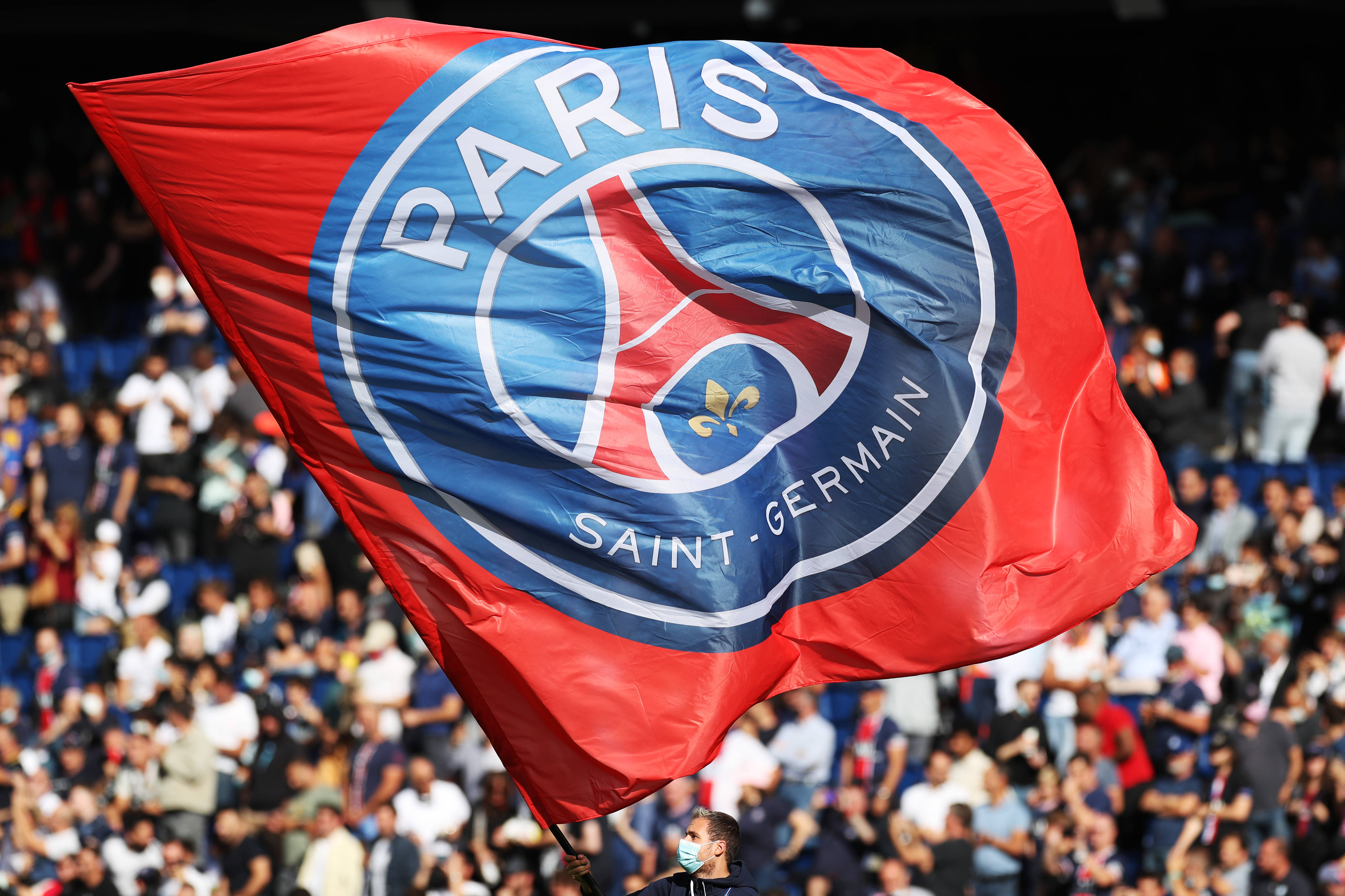 科曼：拜仁和巴黎是我最支持的球队，更支持拜仁一点（科曼：我最支持的球队是拜仁和巴黎，但更偏向拜仁一些）