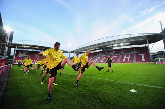 邮报：曼联询问多纳鲁马转会可能性，转会费与工资都超出预算（邮报：曼联探讨引进多纳鲁马，但转会费与薪资要求均超预算）