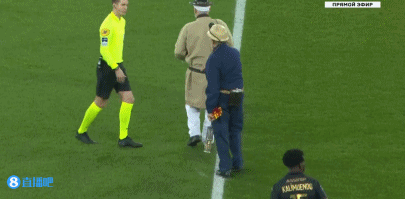 大连球迷给李昂留言寻求“信号”和“定心丸”，李昂点赞了