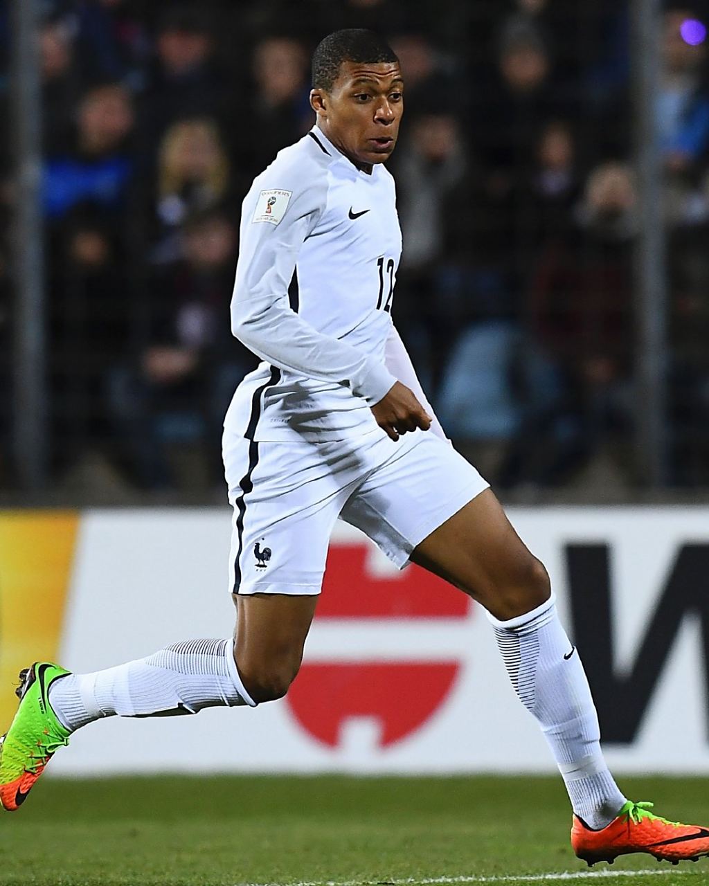 大腿级别，自加盟那不勒斯后麦克托米奈参与进球数意甲中场第1（大腿本色！加盟那不勒斯后，麦克托米奈进球参与数高居意甲中场第一）